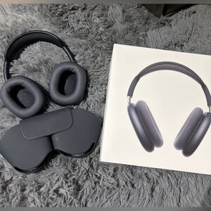 Apple AirPods Max Over-Ear Headphones in Space Gray